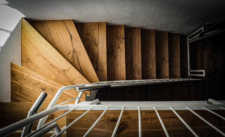 Eiche_Winkelstufen_gewendelt_gebürstet_20771_extern