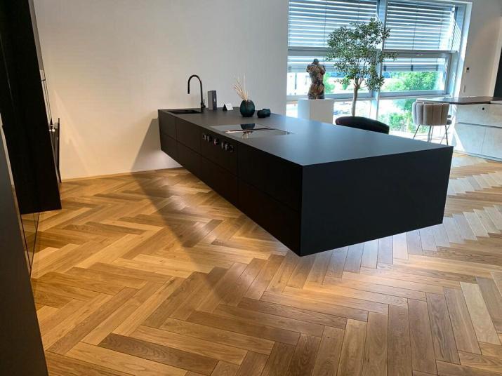 Fischgrätparkett Eiche Black-Forest-21