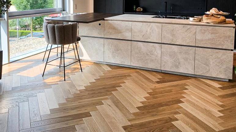 Fischgrätparkett Eiche Black-Forest-21