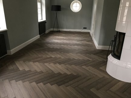 Fischgrätparkett Eiche Dom-Gamsleder