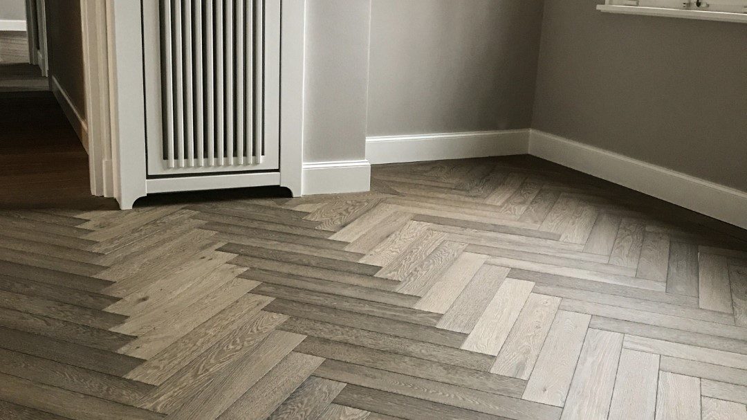 Fischgrätparkett Eiche Dom-Gamsleder