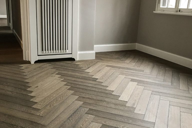 Fischgrätparkett Eiche Dom-Gamsleder