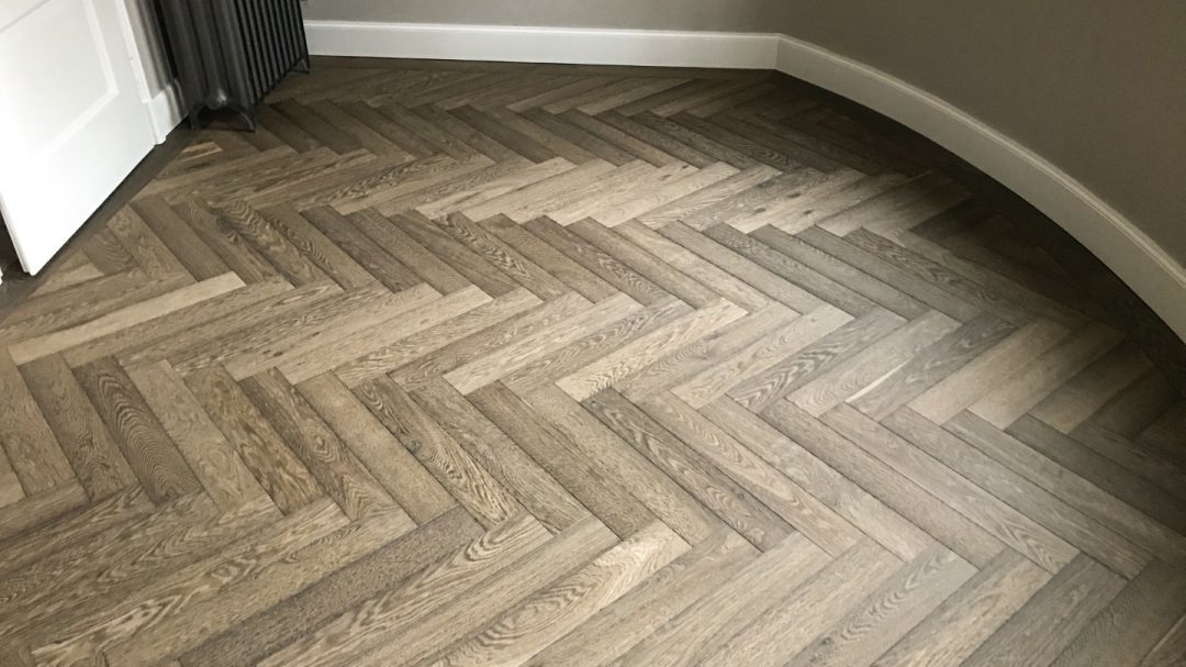 Fischgrätparkett Eiche Dom-Gamsleder