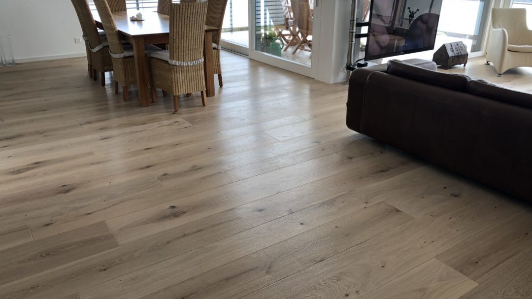 Schlossdielen Eiche gebürstet - Elfenbein 2017